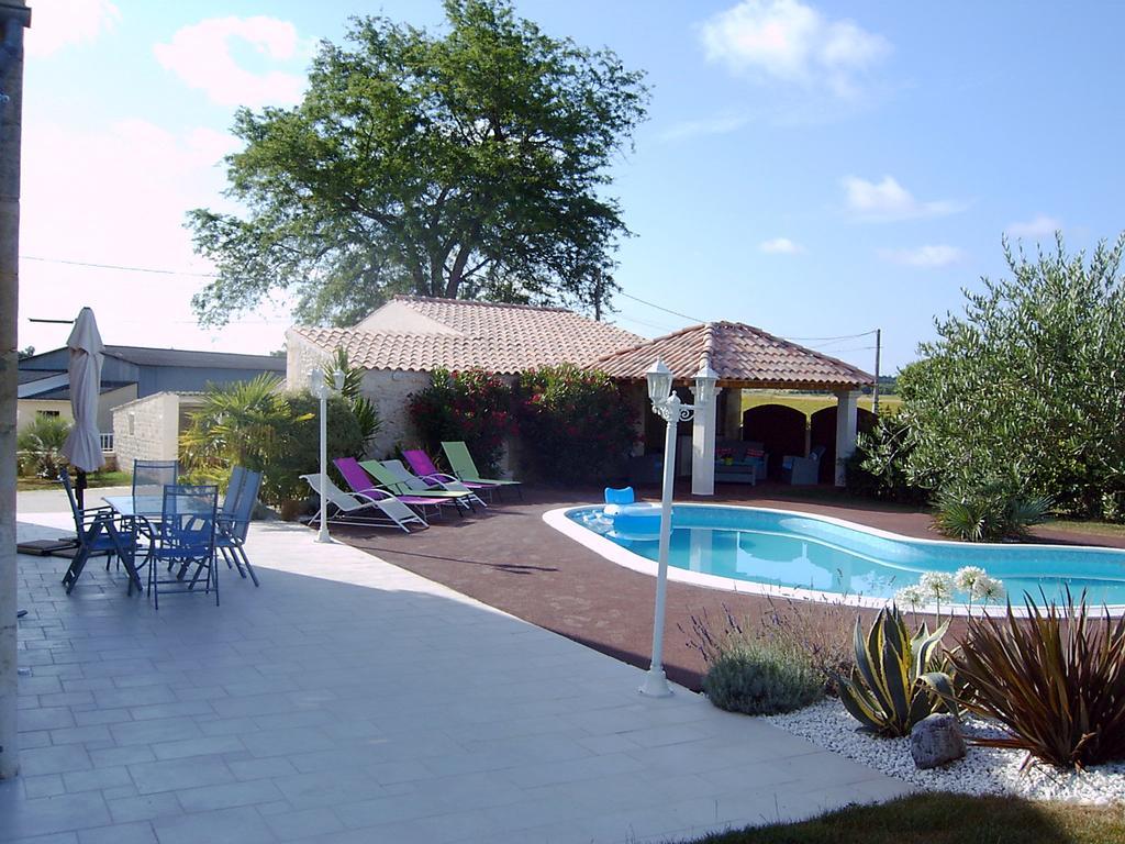 L'Oasis Bed and Breakfast Port-dʼEnvaux Eksteriør billede