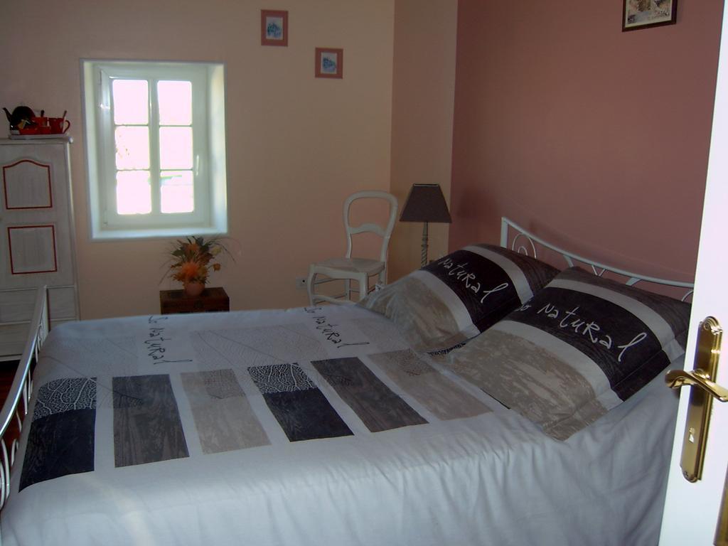 L'Oasis Bed and Breakfast Port-dʼEnvaux Værelse billede